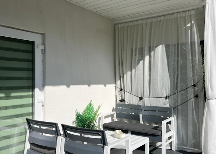 Luxury Countryside House 2 Min Walk To The Ferienhaus *